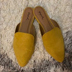 Quipid slip on mules